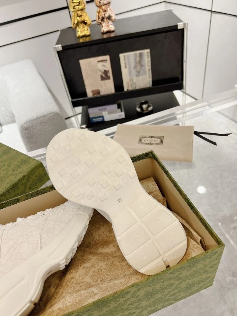 Lightweight Gucci Rhyton Shoes 26005