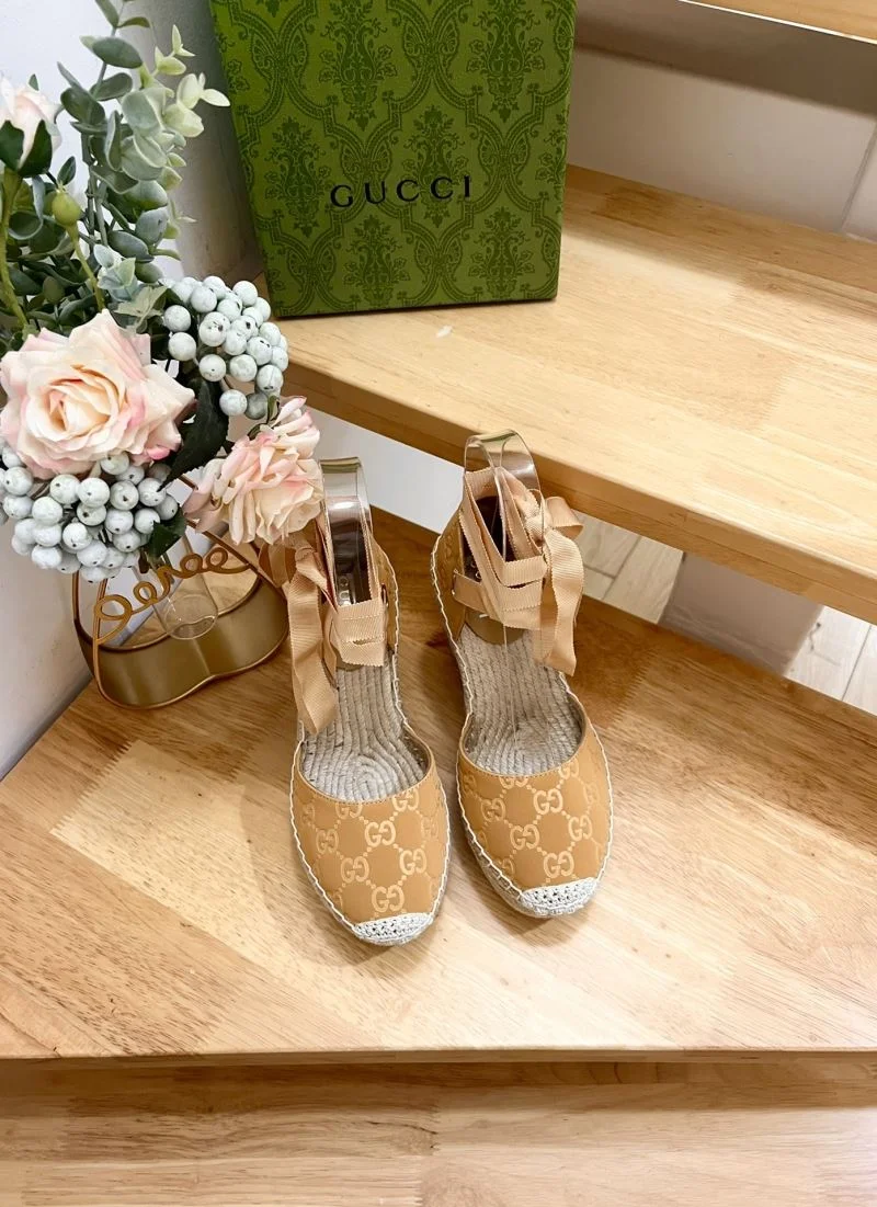 Gucci Sandals WellDesigned 25067