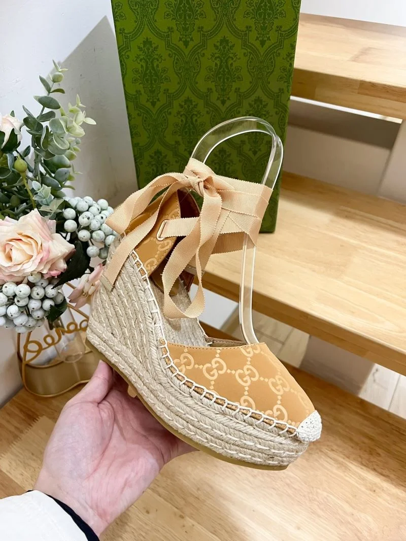 Gucci Sandals WellDesigned 25067