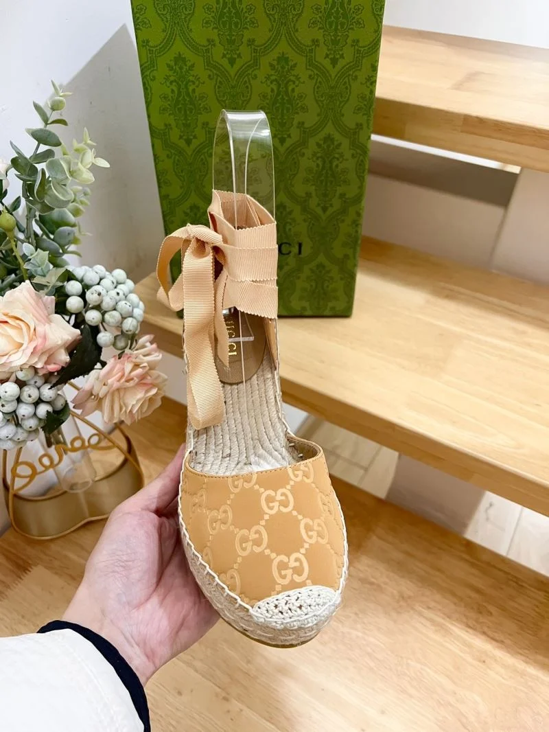 Gucci Sandals WellDesigned 25067