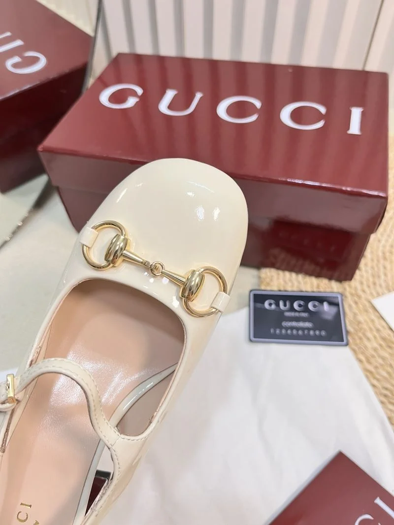 Resilient Gucci Sandals 25057