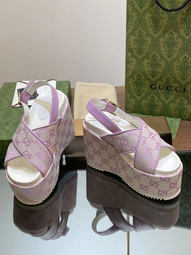 Comfortable Gucci Sandals 24789