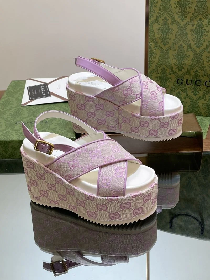 Comfortable Gucci Sandals 24789