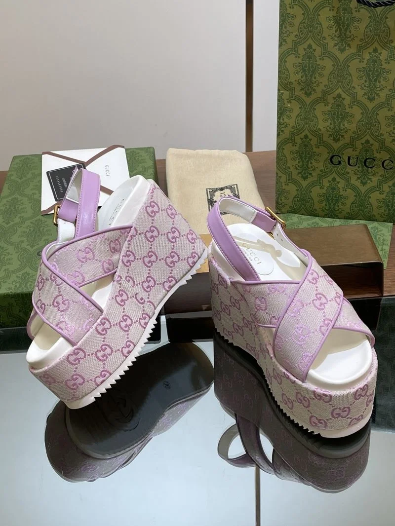 Comfortable Gucci Sandals 24789