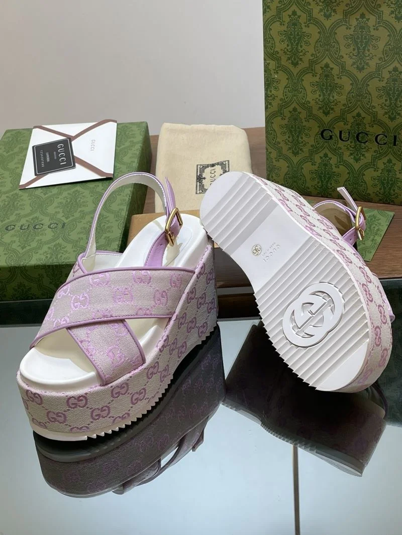 Comfortable Gucci Sandals 24789