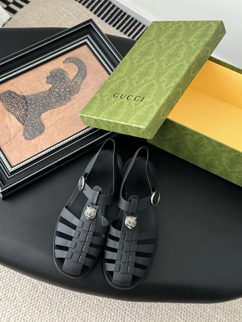 Sleek Gucci Sandals 24786