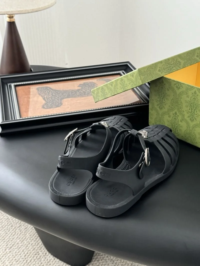 Sleek Gucci Sandals 24786