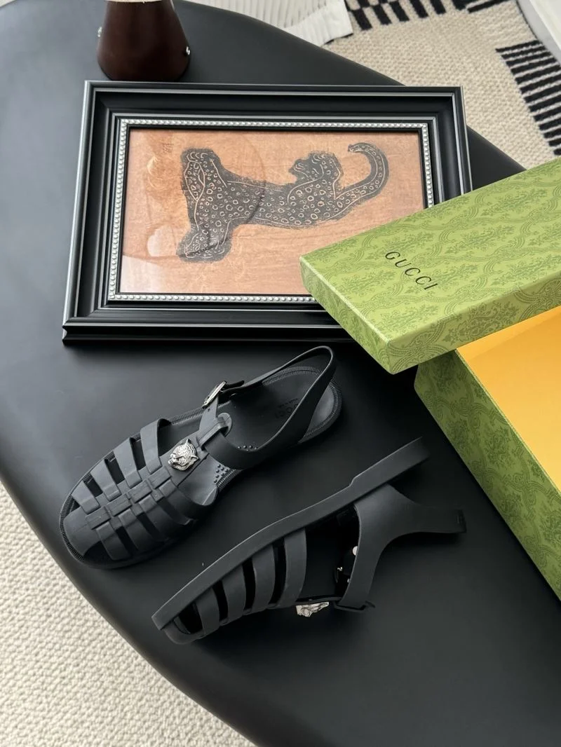 Sleek Gucci Sandals 24786