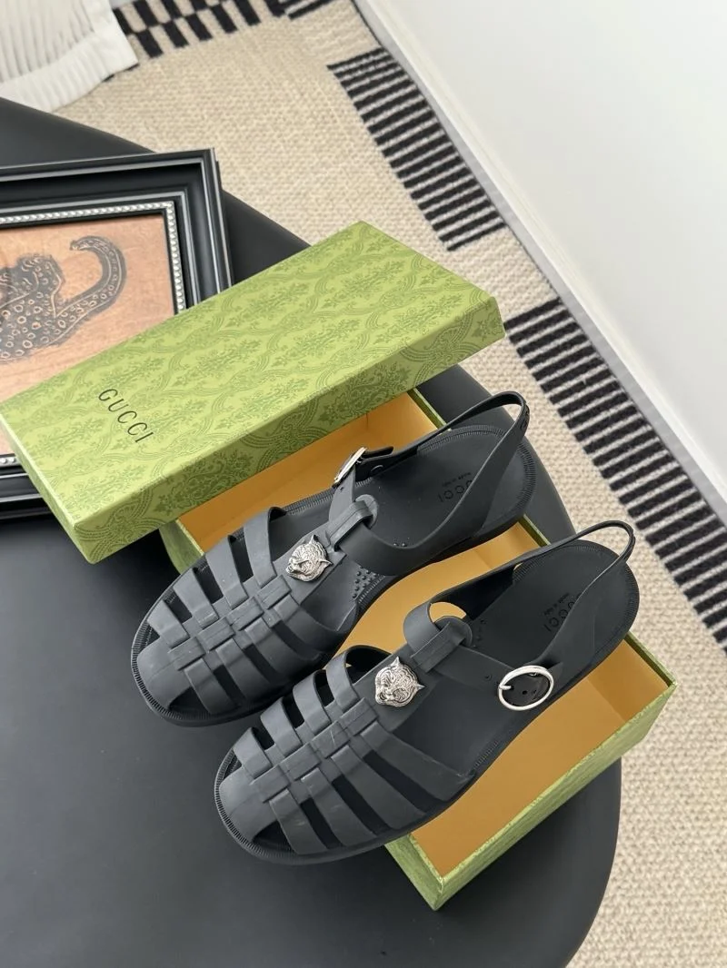 Sleek Gucci Sandals 24786