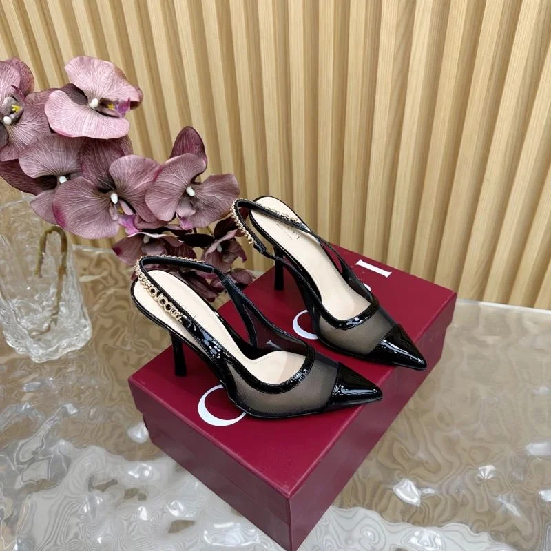 Trendsetting Gucci Sandals 24801