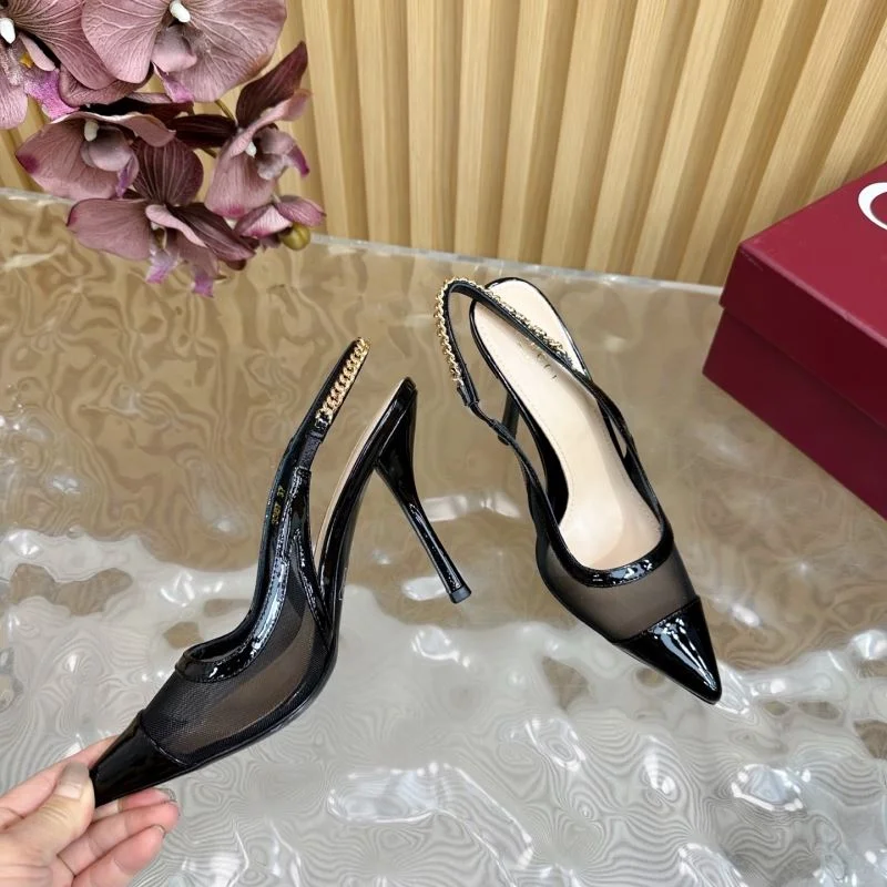 Trendsetting Gucci Sandals 24801