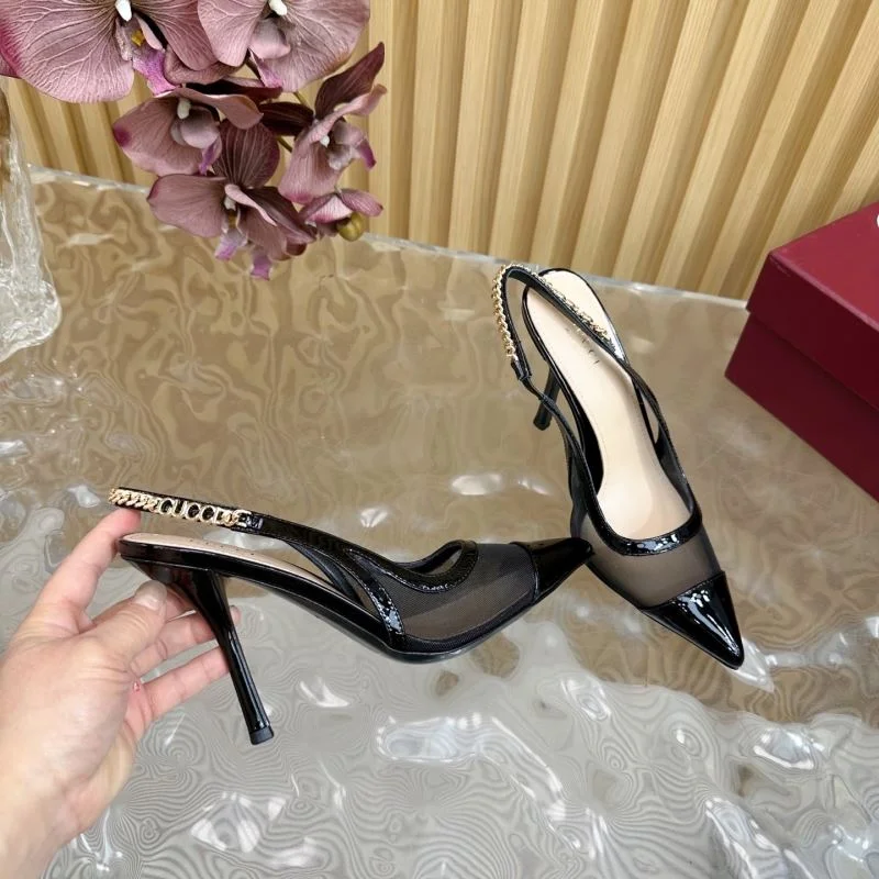Trendsetting Gucci Sandals 24801