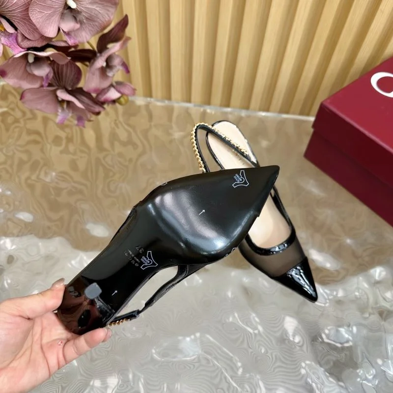 Trendsetting Gucci Sandals 24801