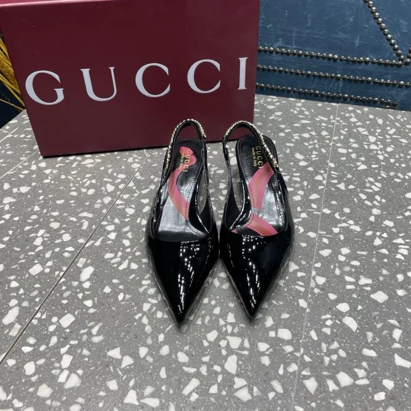 Sleek Gucci Sandals 25977