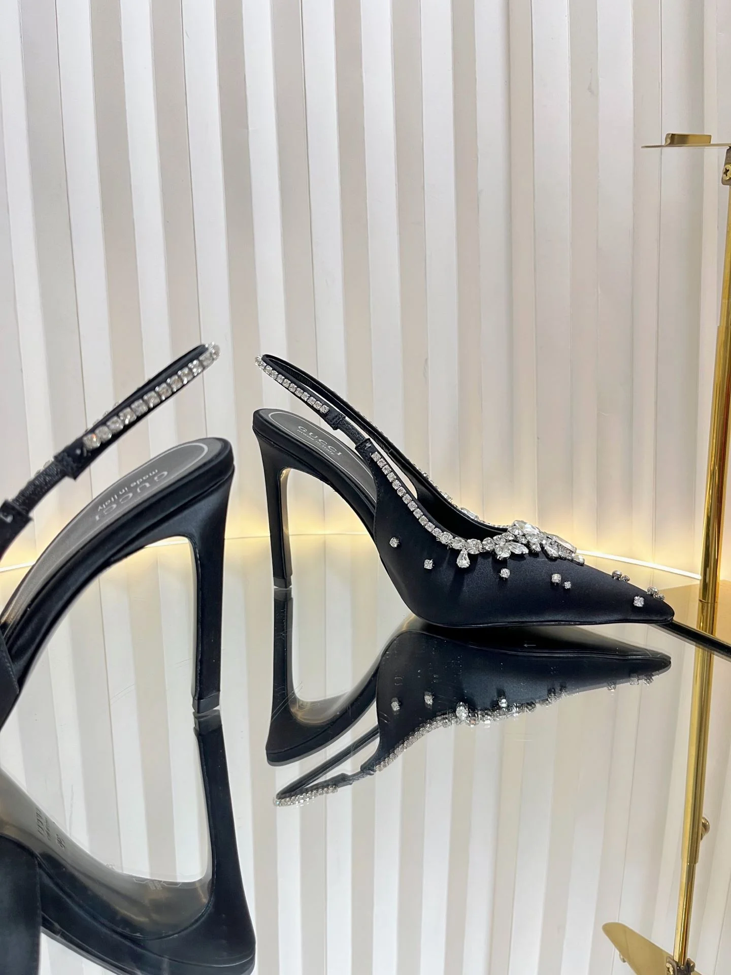 Resilient Gucci Sandals 24360