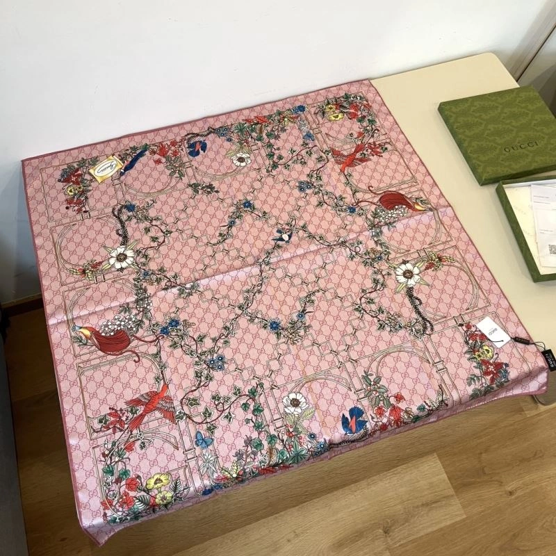 Gucci Scarf EyeCatching 270718
