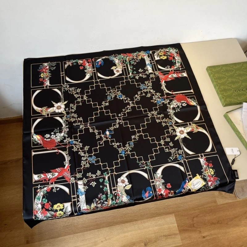 RelaxedFit Gucci Scarf 270716