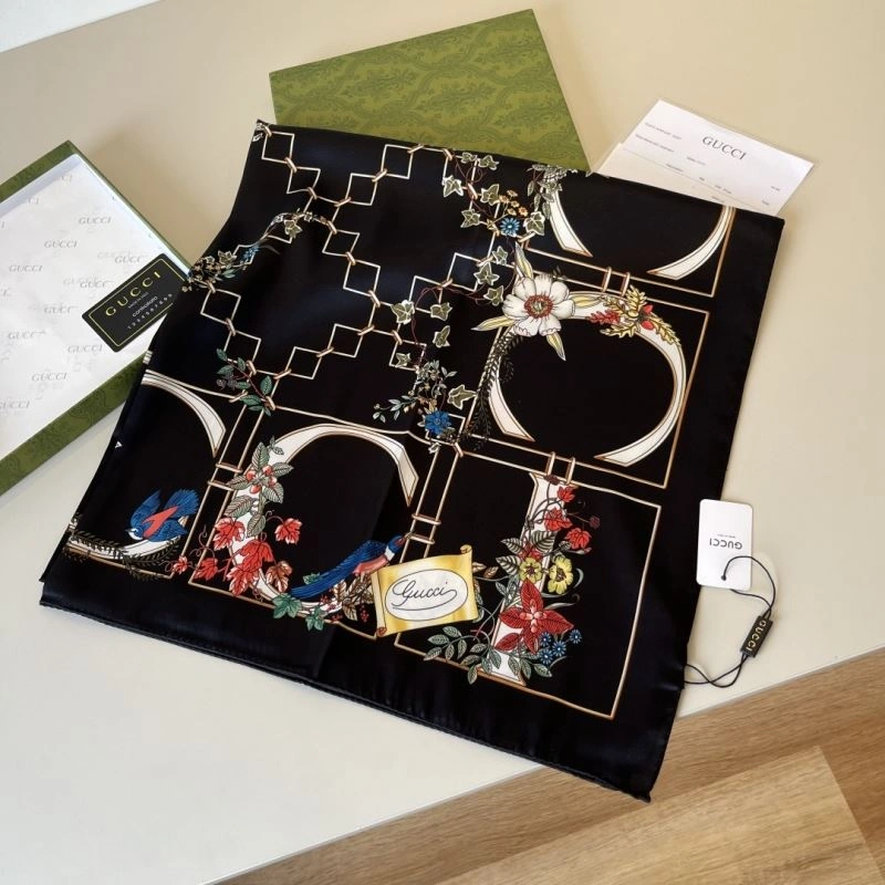 RelaxedFit Gucci Scarf 270716
