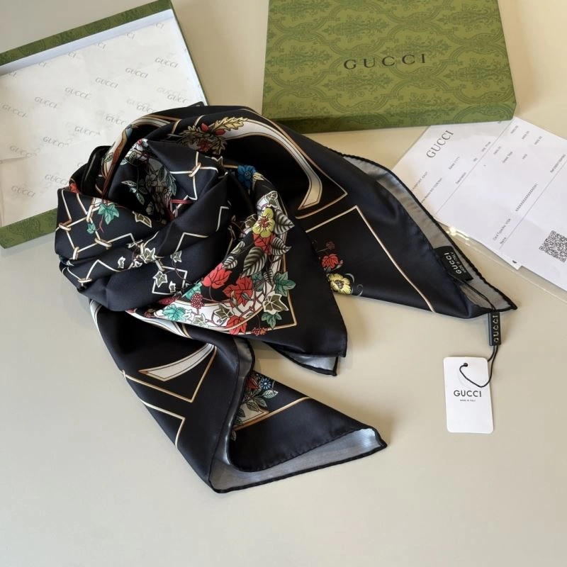 RelaxedFit Gucci Scarf 270716