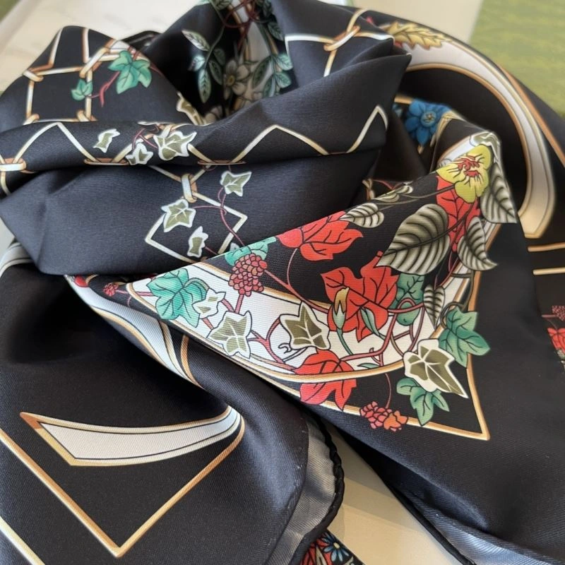 RelaxedFit Gucci Scarf 270716