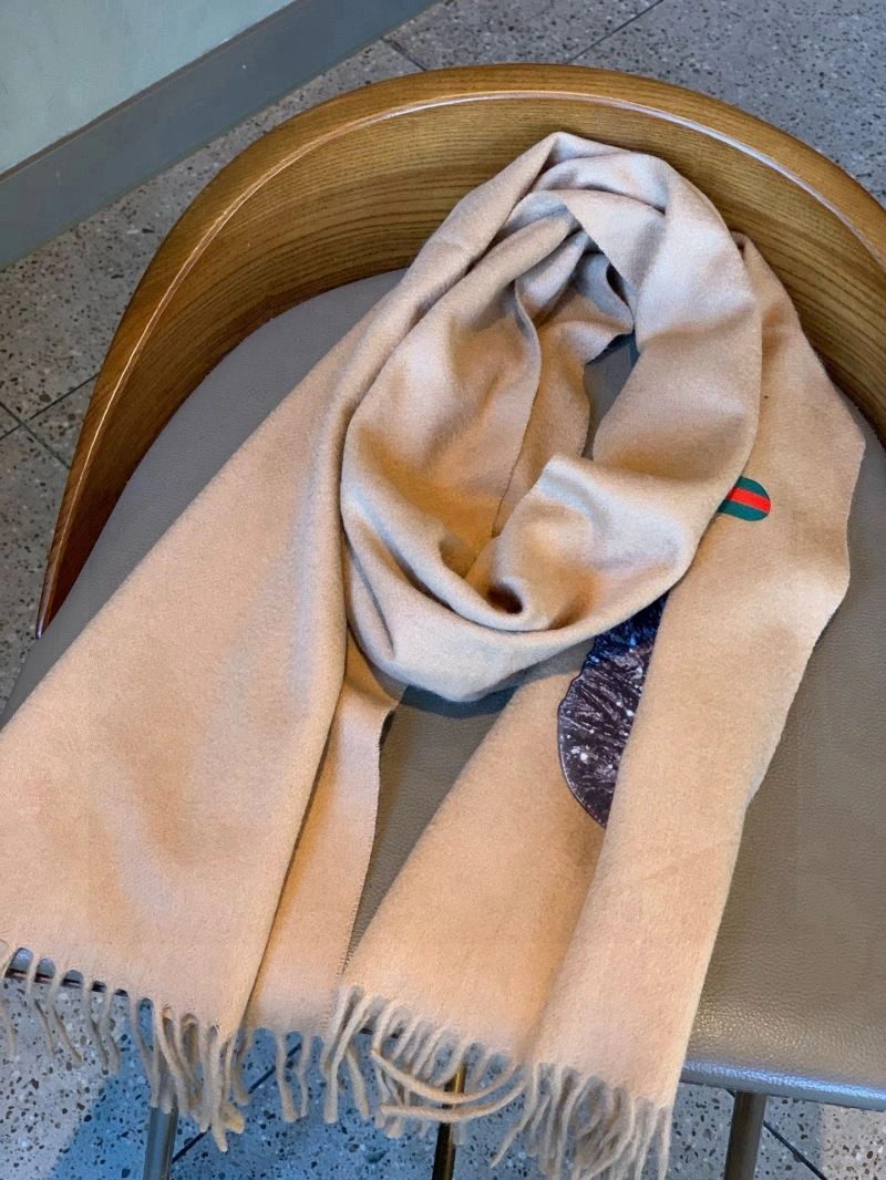 Snug Gucci Scarf 271092