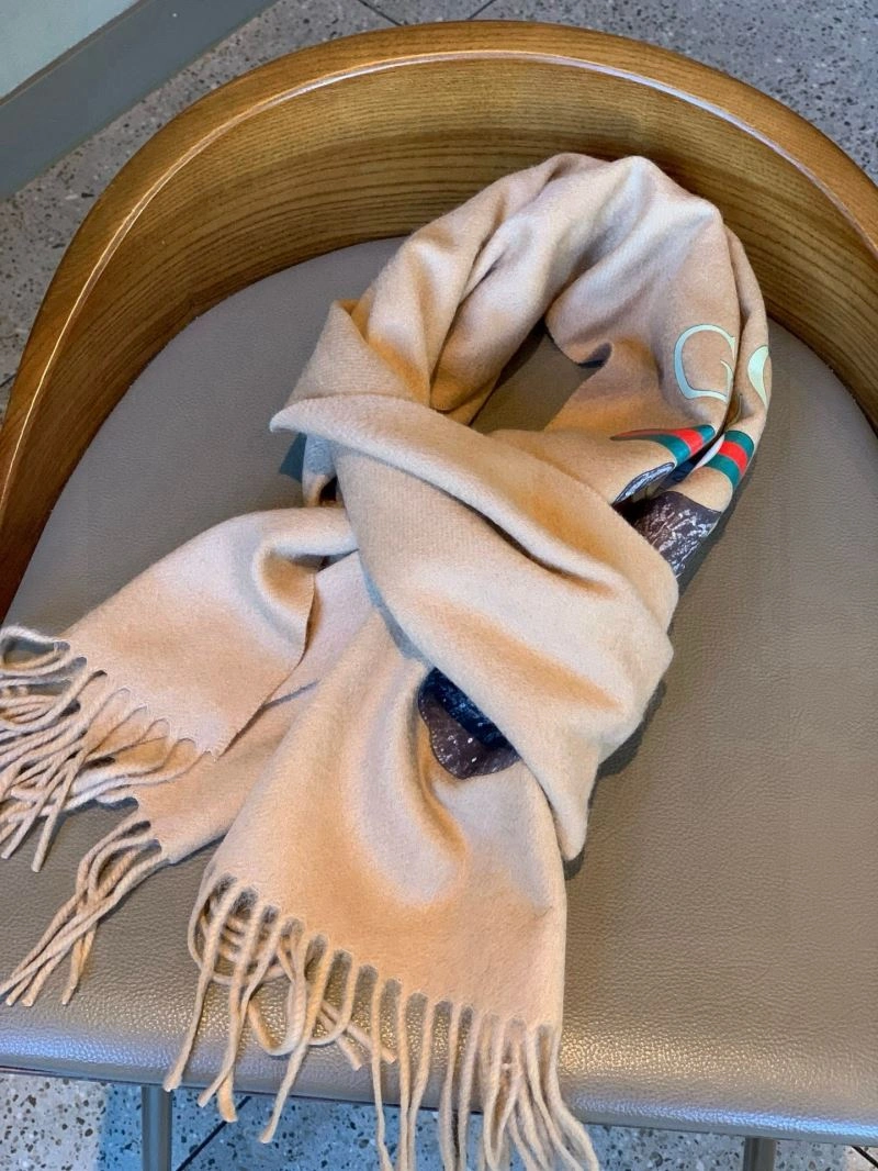 Snug Gucci Scarf 271092