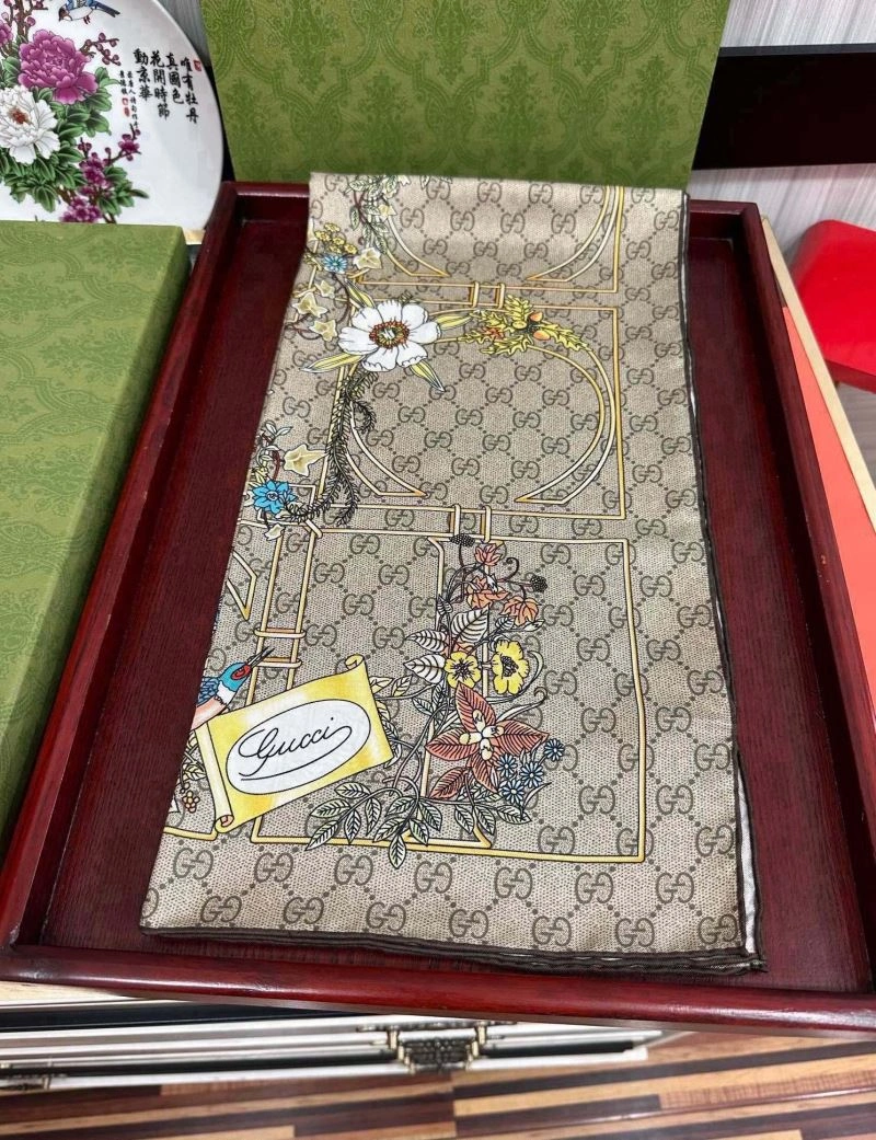Gucci Scarf Durable 271075