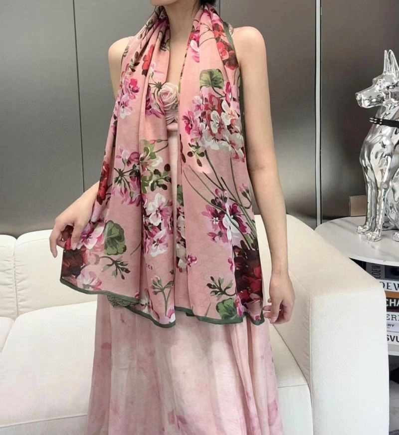 Gucci Scarf Practical 271079
