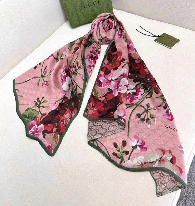 Gucci Scarf Practical 271079