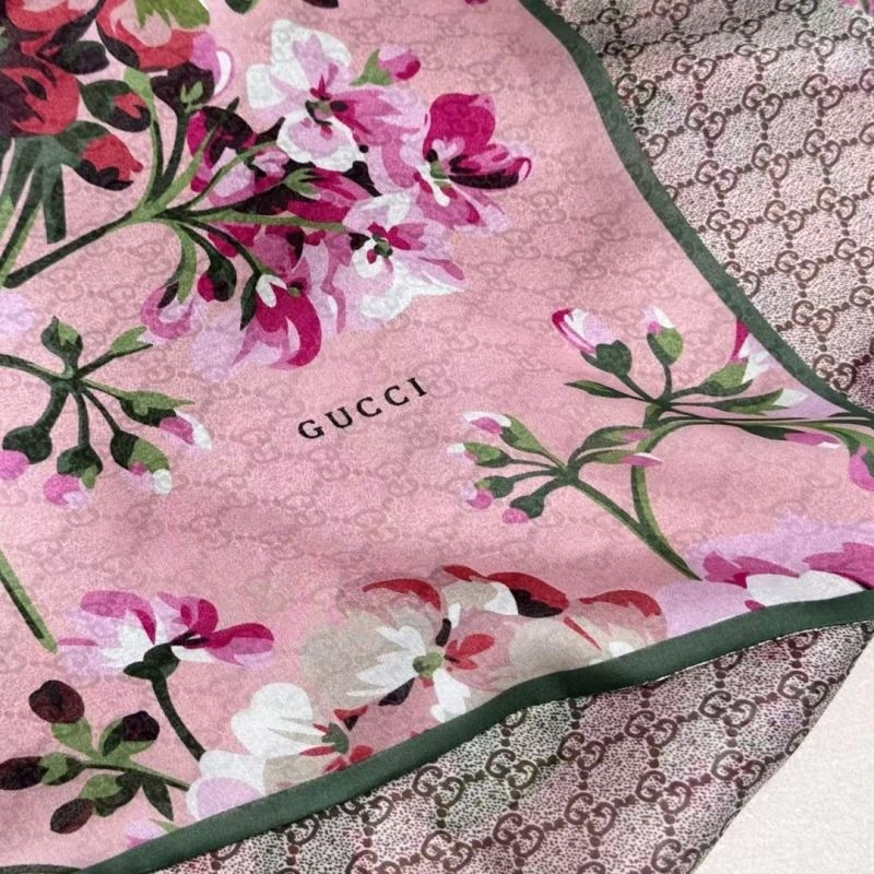 Gucci Scarf Practical 271079