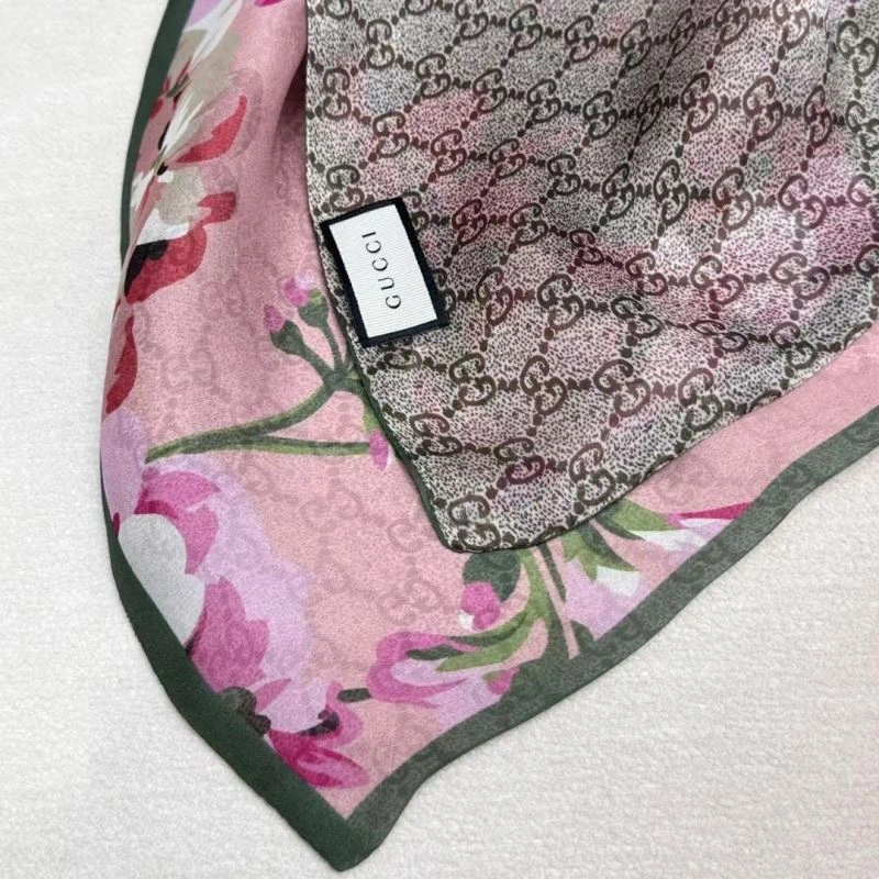 Gucci Scarf Practical 271079