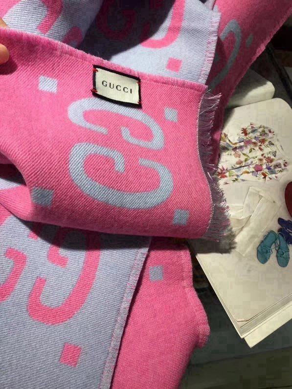 Gucci Scarf StreetReady 271049