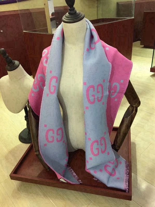 Gucci Scarf StreetReady 271049