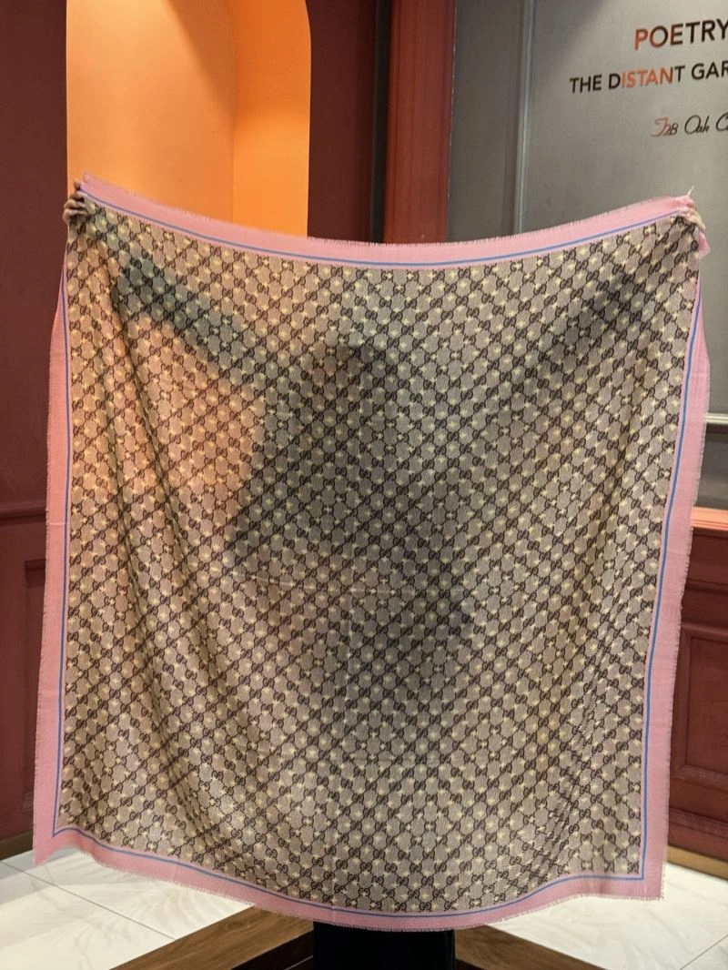 Elegant Gucci Scarf 271818