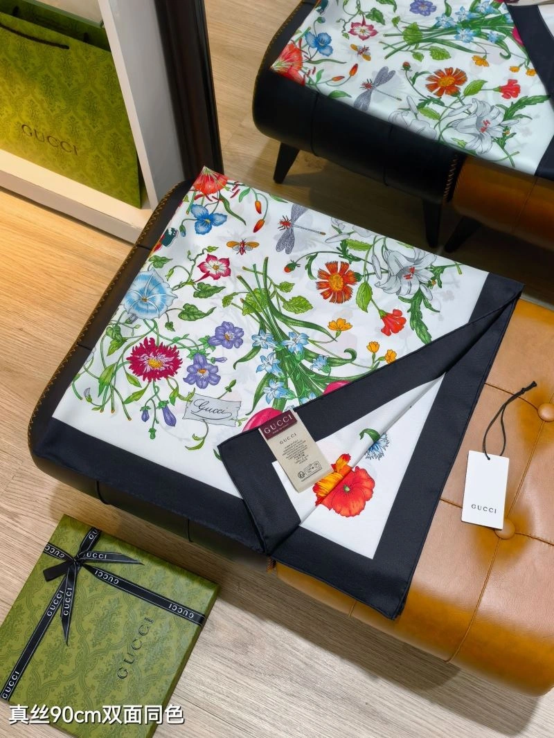 Gucci Scarf Seasonal 271811