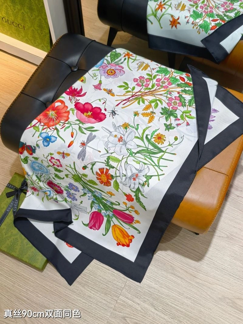 Gucci Scarf Seasonal 271811