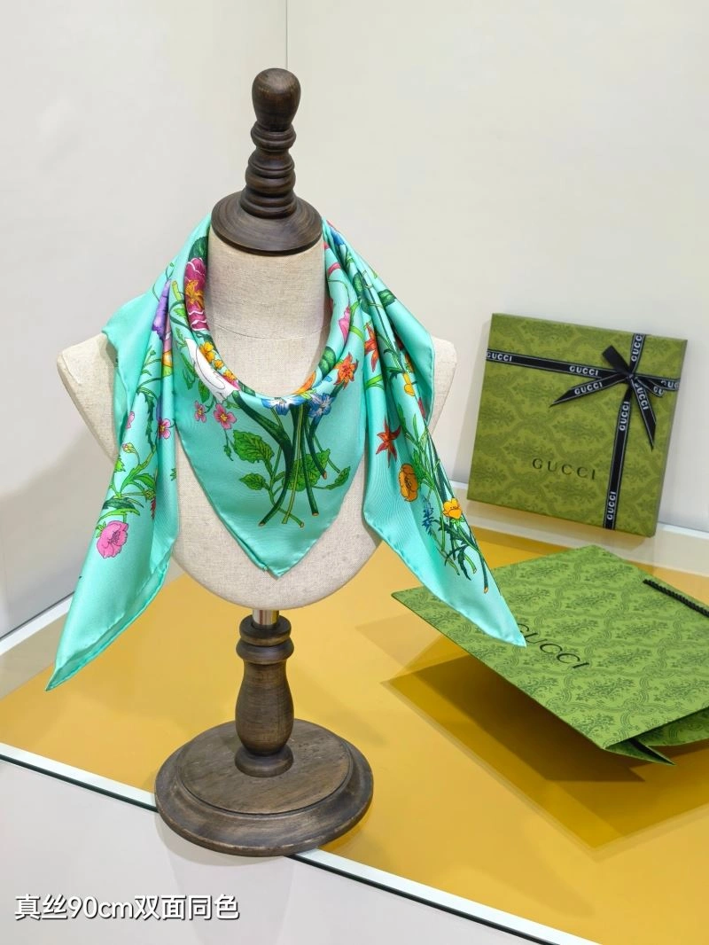 Trendsetting Gucci Scarf 271806
