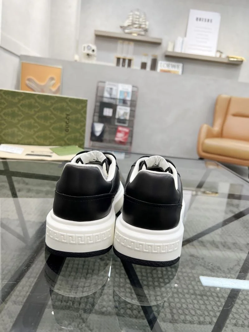 Gucci Screener Shoes Practical 24022