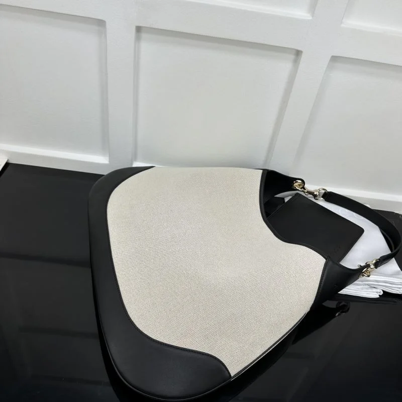 Gucci Shopping Bags Sleek 50291