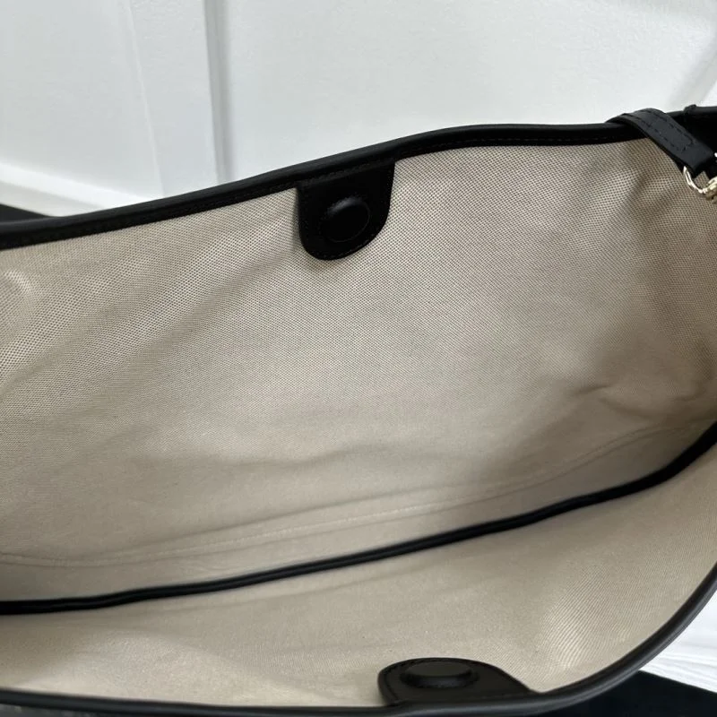 Gucci Shopping Bags Sleek 50291