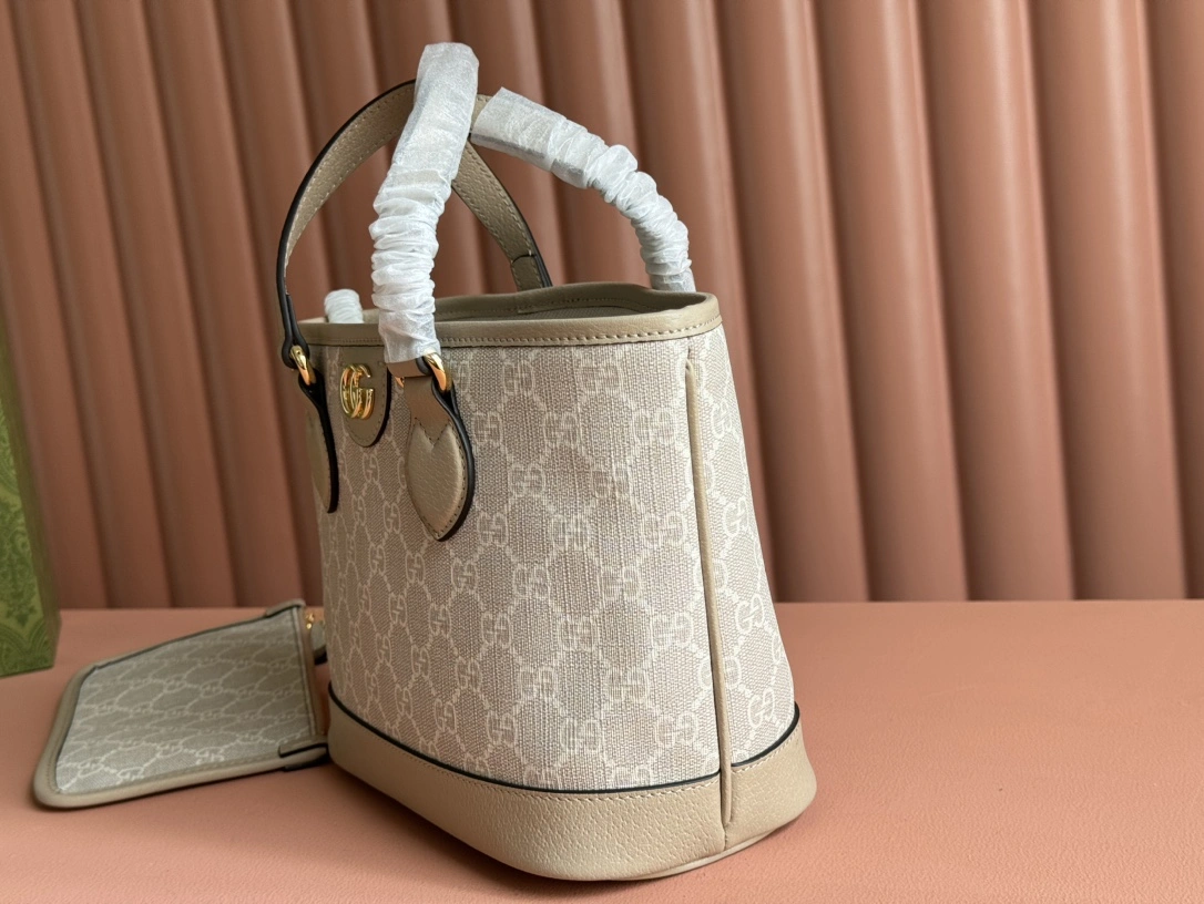 Contemporary Gucci Shopping Bags 72269