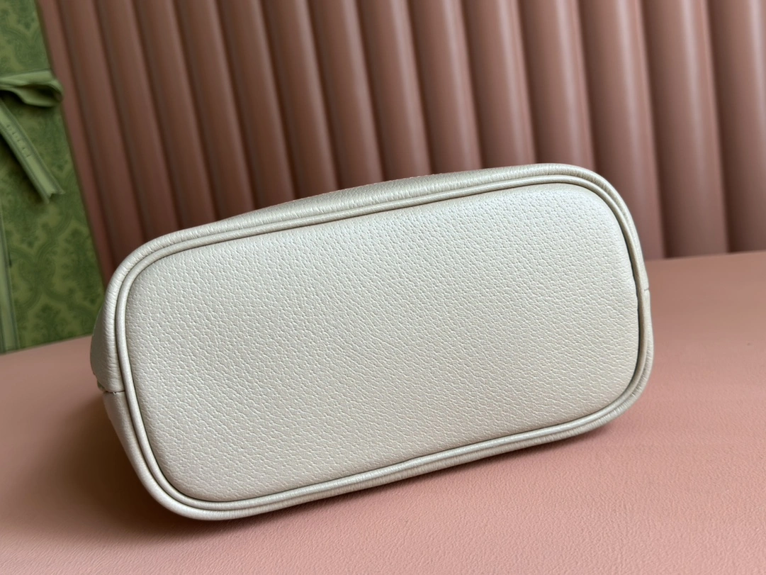 Contemporary Gucci Shopping Bags 72269