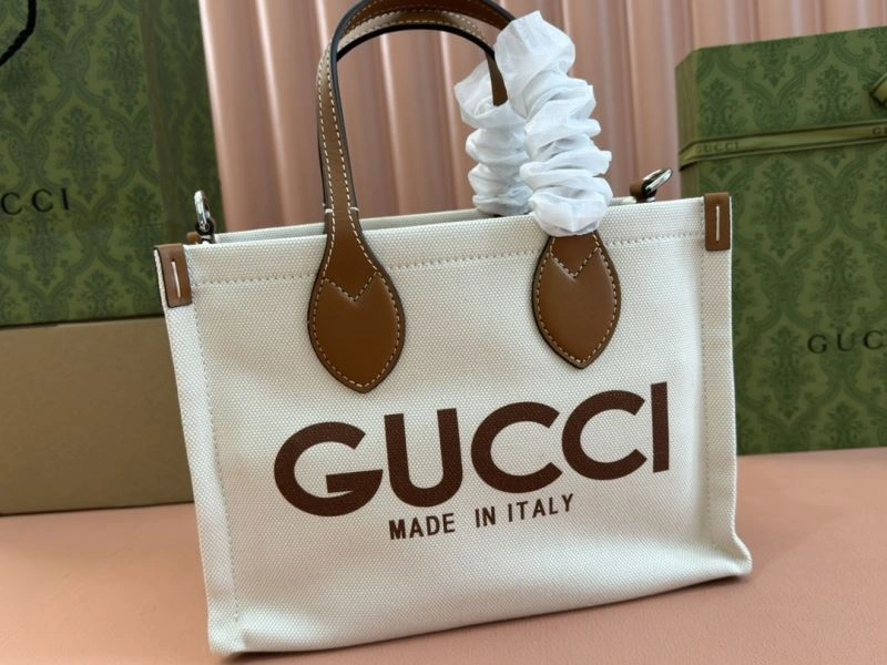 Flexible Gucci Shopping Bags 67320