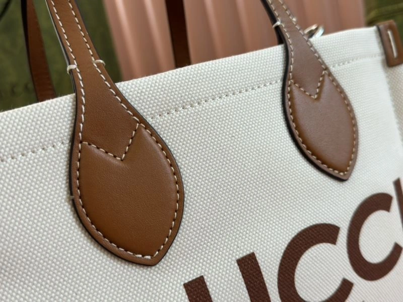 Flexible Gucci Shopping Bags 67320