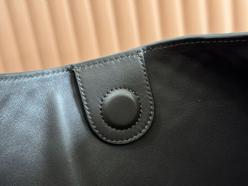 Gucci Shopping Bags Functional 49648