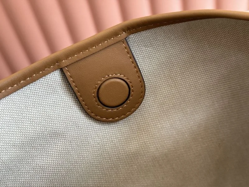 Gucci Shopping Bags Snug 49646