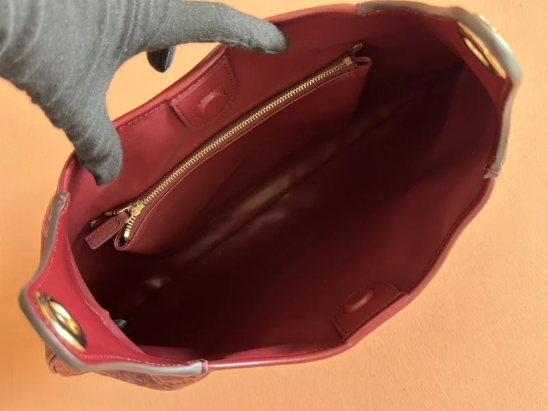 Flexible Gucci Shopping Bags 49610