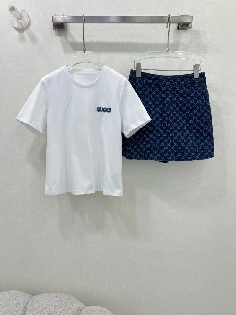 Gucci Short Suits EasyMatch 124610