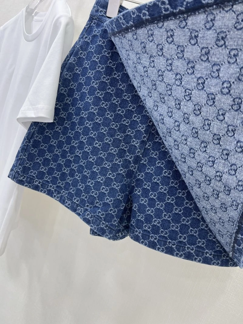 Gucci Short Suits EasyMatch 124610