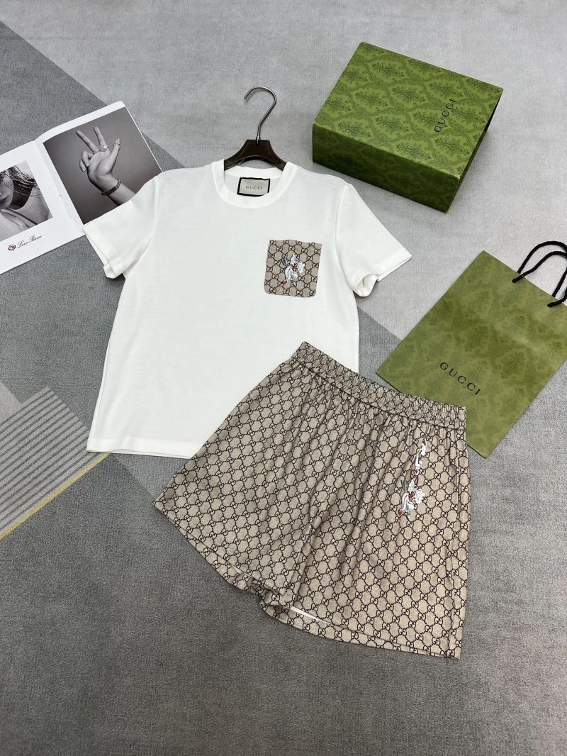 Gucci Short Suits Comfortable 124410